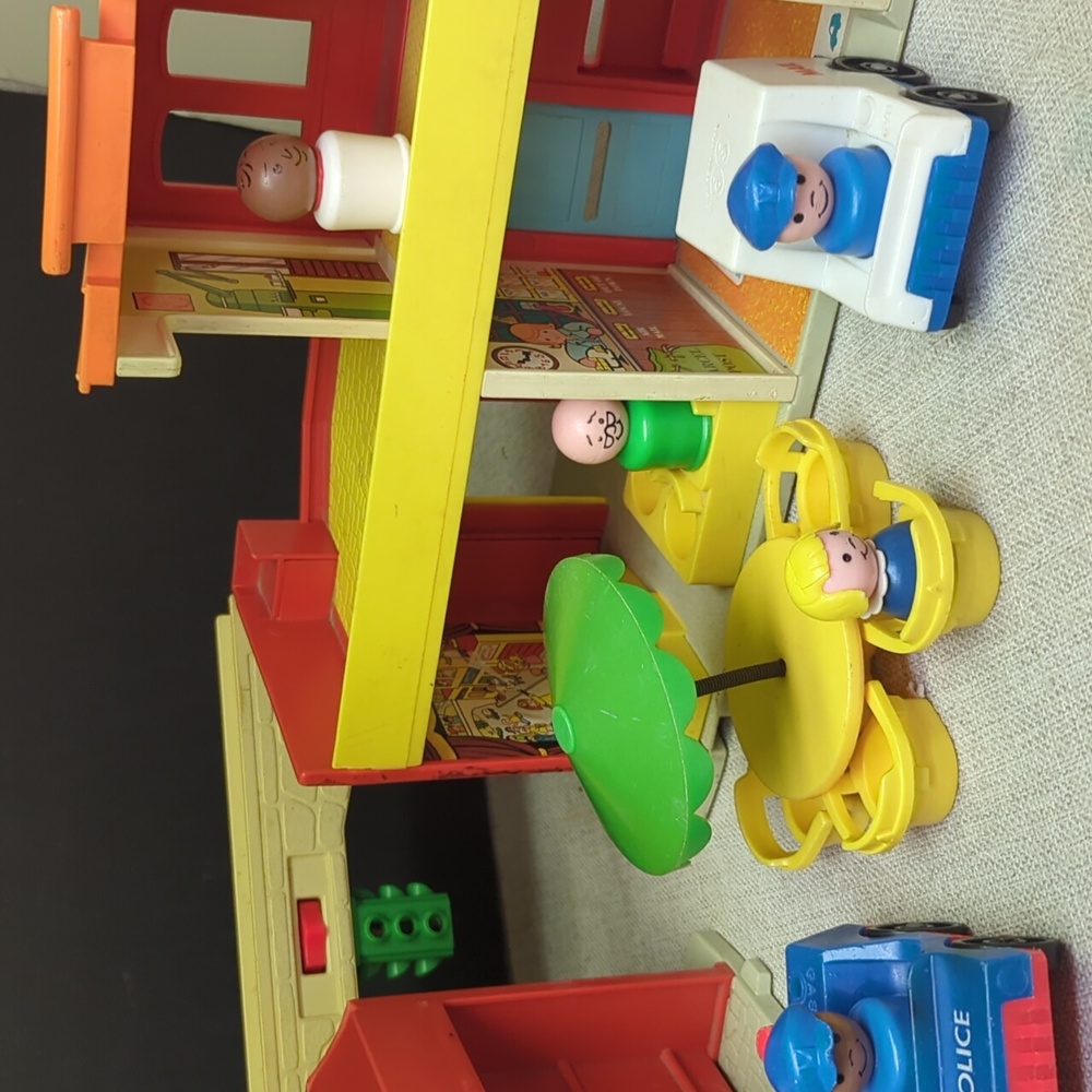 Vintage Fisher Price Play Family Village, Main Street - 1973, #997 - Picture 6 of 16